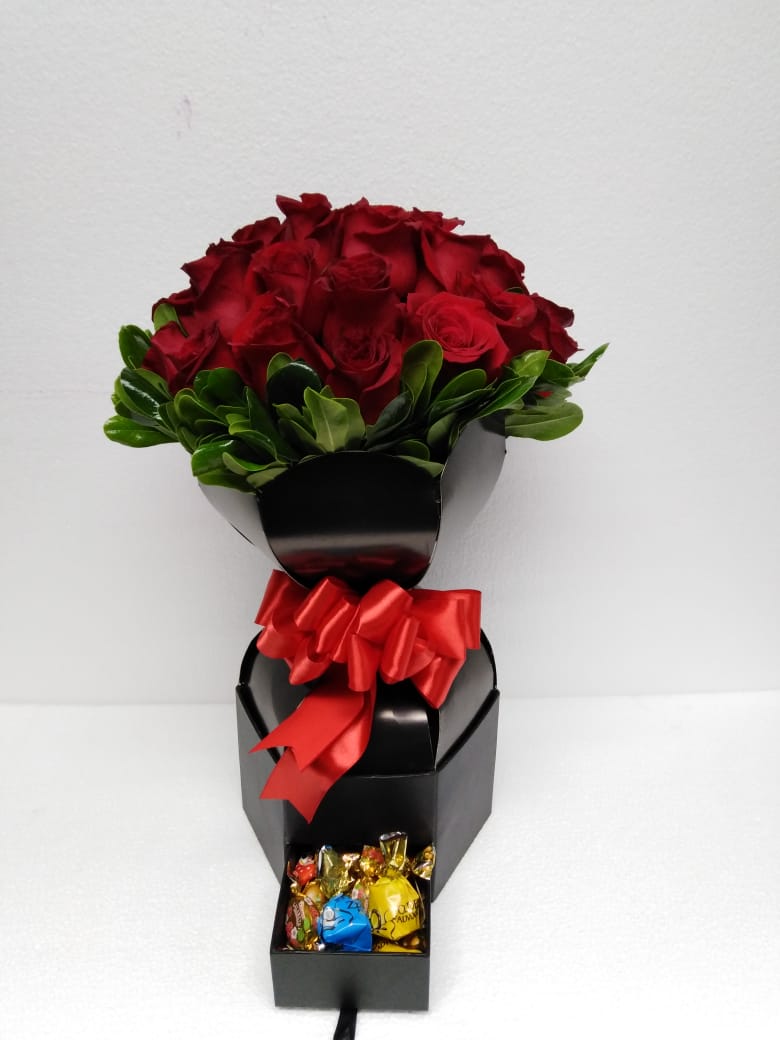 Caja especial 24 rosas m�s Bombones 
